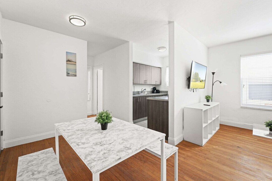7340 Harding Ave in Miami Beach, FL - Building Photo