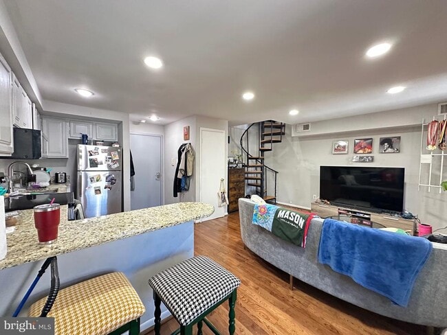 property at 713 Walnut St