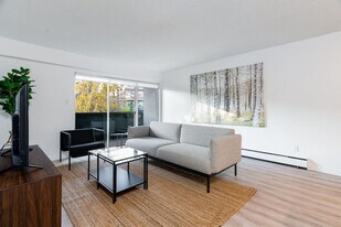 45 E 16th Ave in Vancouver, BC - Building Photo