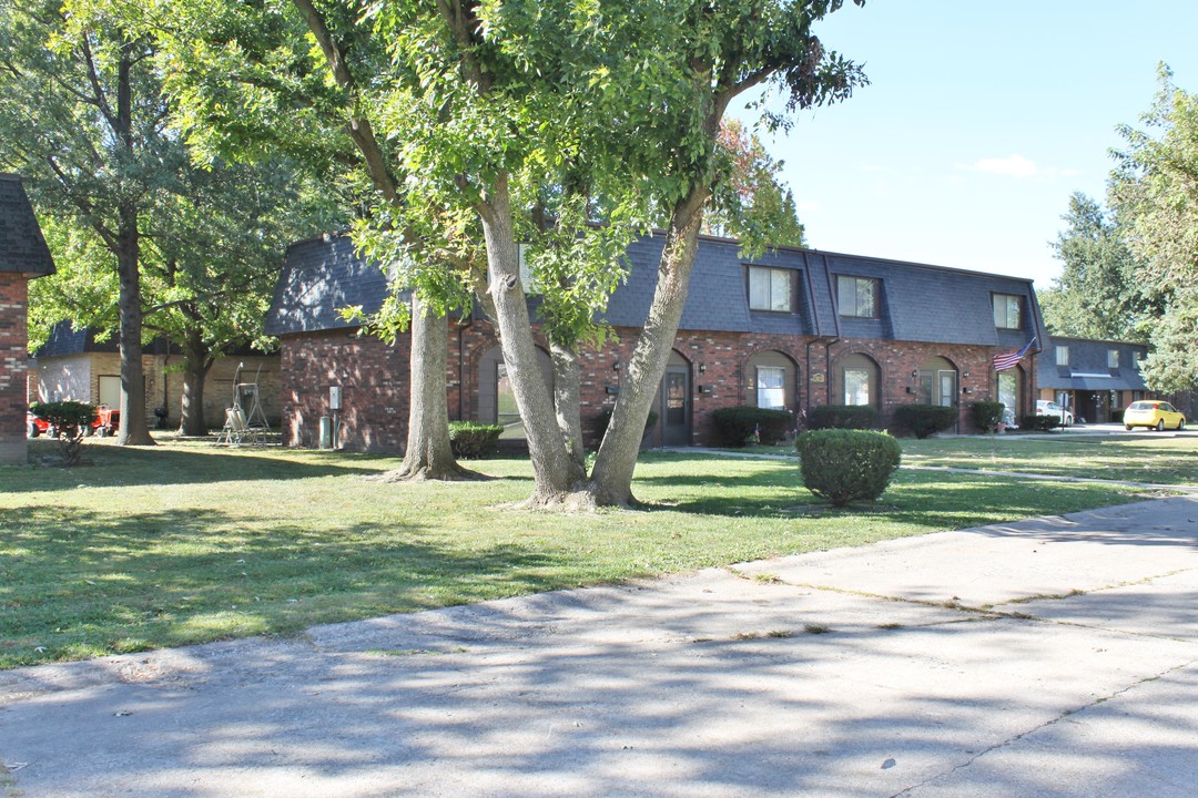 Village Lane Apartments in Granite City, IL - Building Photo