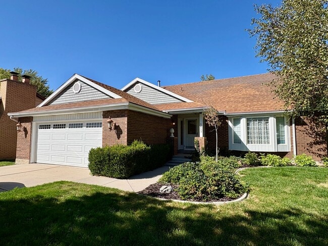 1453 E Vintry Cir