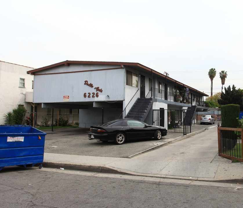 Della Apartments in Bell, CA - Building Photo