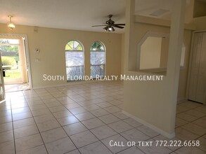 729 SE Lansdowne Ave in Port St. Lucie, FL - Building Photo - Building Photo
