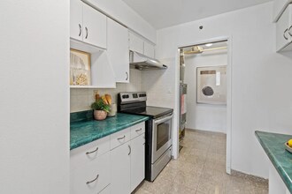 2462 Rowntree Way in South San Francisco, CA - Building Photo - Building Photo