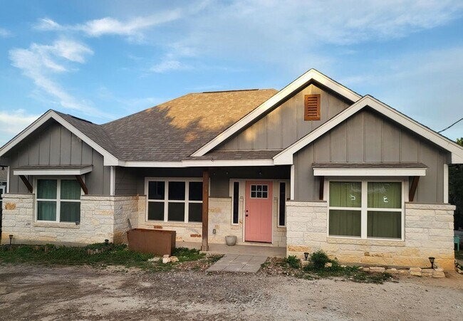 1197 Ramble Hills in Canyon Lake, TX - Foto de edificio - Building Photo
