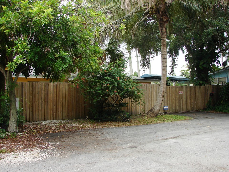 1224 Coontie Ct in Fort Lauderdale, FL - Building Photo