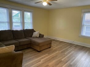 1611 Ridge Ave, Unit 2nd Floor in Steubenville, OH - Foto de edificio - Building Photo