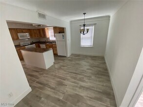 29520 Cresthaven Dr in Willowick, OH - Building Photo - Building Photo