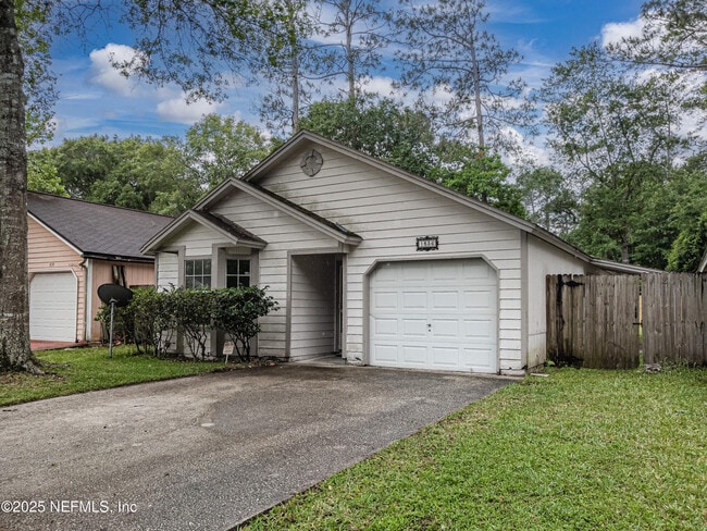 1836 Manitoba Ct N in Middleburg, FL - Building Photo - Building Photo