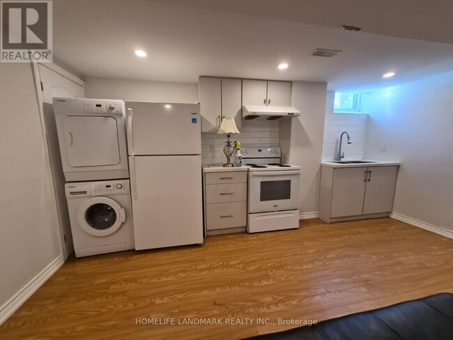 26 Catamaran Dr in Wasaga Beach, ON - Building Photo - Building Photo