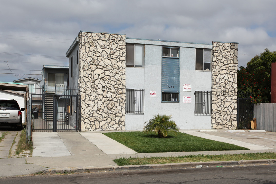 4384 N 41st St in San Diego, CA - Foto de edificio