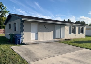 14301 SW 105th Ave in Miami, FL - Building Photo