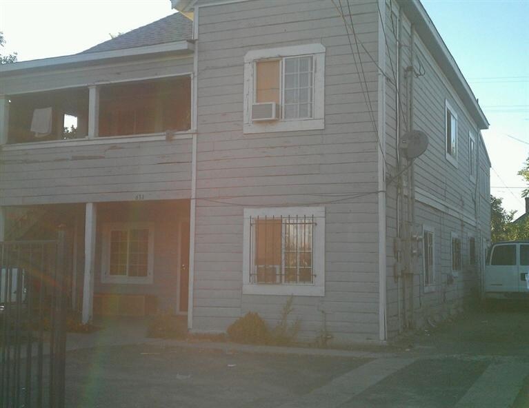 631 E Hazelton Ave in Stockton, CA - Building Photo