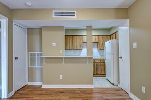 18519 Egret Bay Blvd in Houston, TX - Building Photo