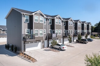 Townhomes At Northwest Pointe in Davenport, IA - Foto de edificio - Building Photo