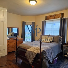 1215 Marshall St, Unit A in Manitowoc, WI - Foto de edificio - Building Photo