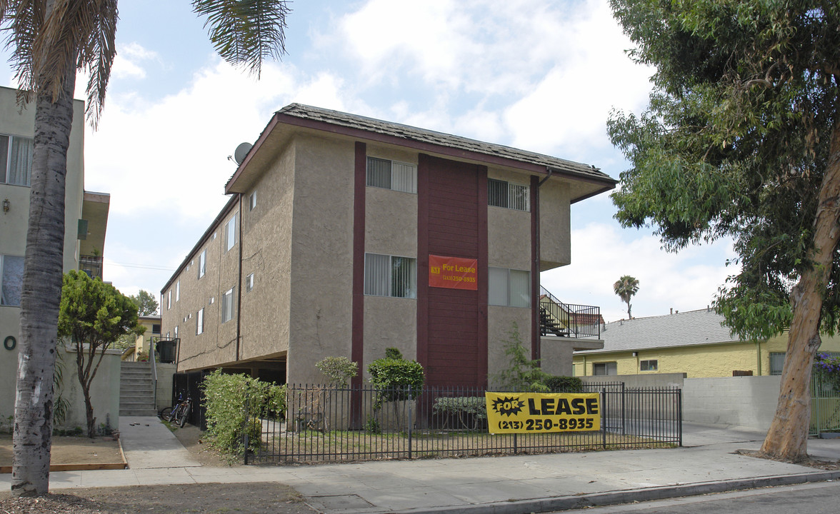 5912 Willoughby Ave in Los Angeles, CA - Building Photo