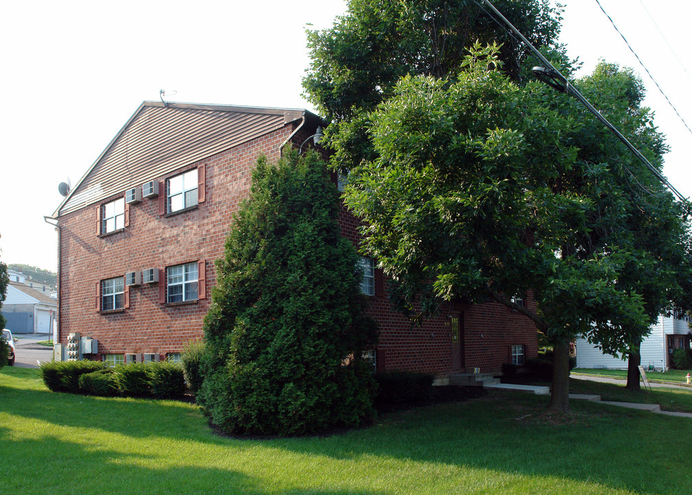 835 S 4th St in Allentown, PA - Building Photo