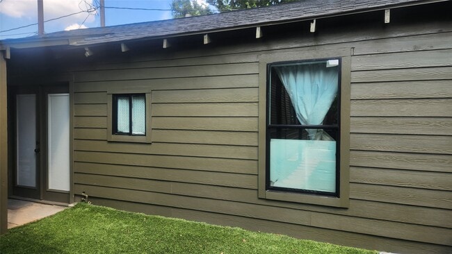 property at 606 Vincent St