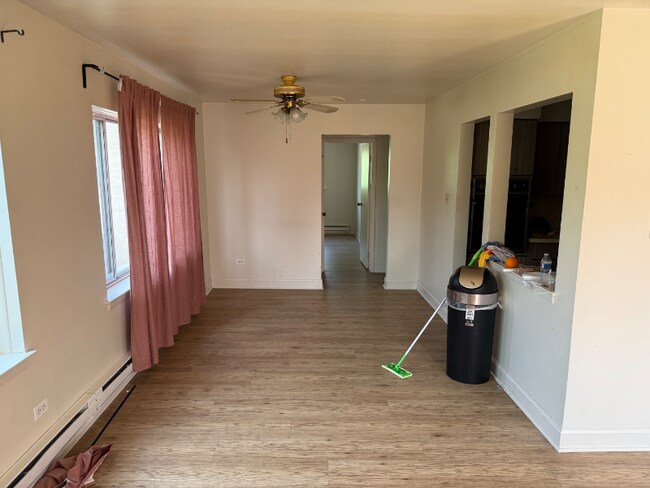 2555 E Ballard Rd in Des Plaines, IL - Building Photo - Building Photo