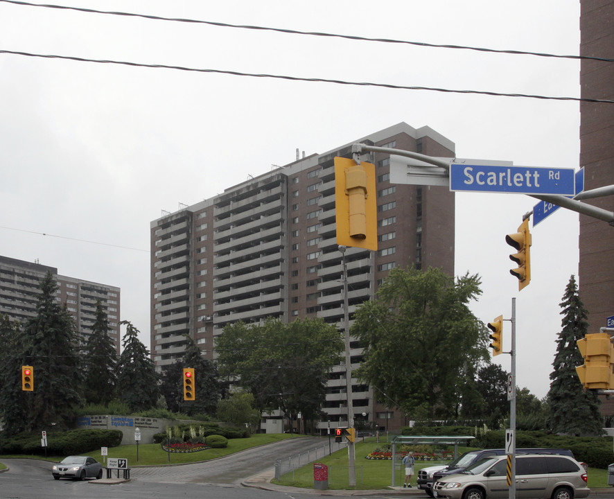 Lambton Square in Toronto, ON - Building Photo