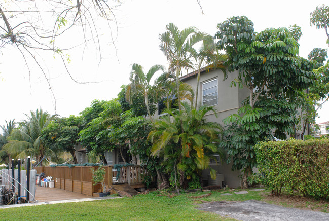 1400 Bayview Dr in Fort Lauderdale, FL - Building Photo - Building Photo