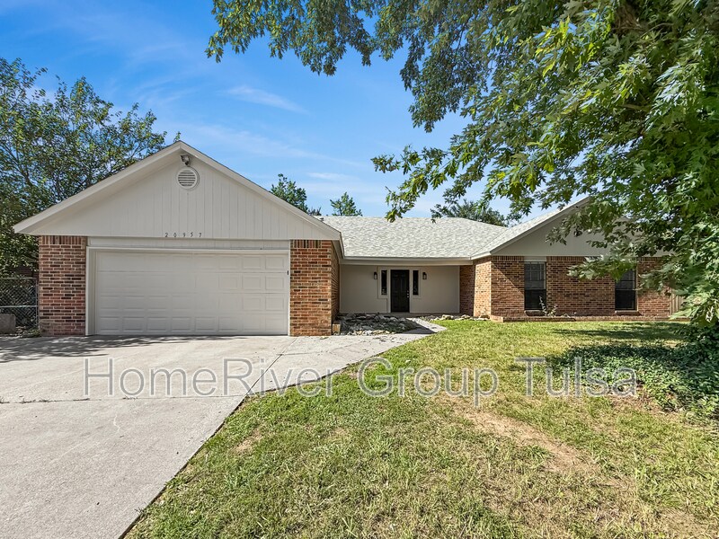 20957 East 35th Pl S in Broken Arrow, OK - Building Photo