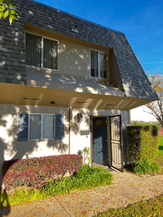 property at 888 Rutledge Dr