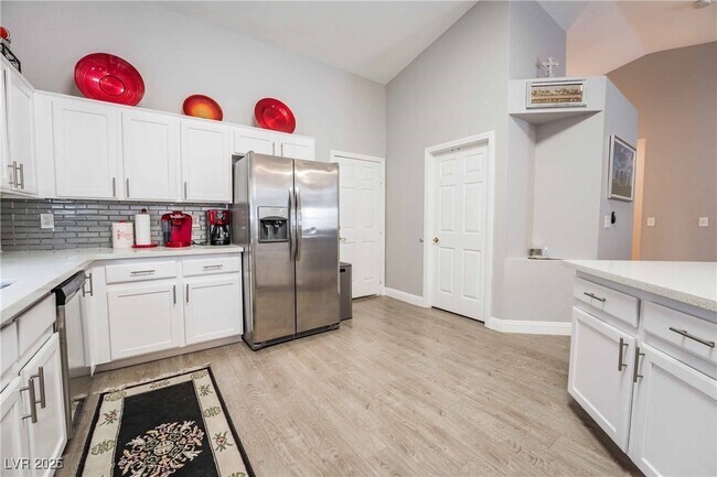 property at 5516 Honey Mesquite Ln
