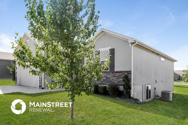 201 NE Kim Ct