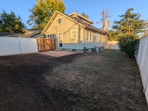 616 Newtown St in Medford, OR - Building Photo - Building Photo