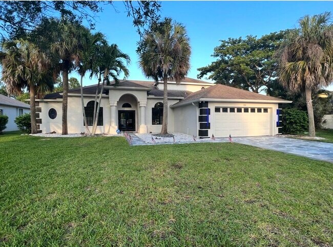3081 NW Windemere Dr in Jensen Beach, FL - Building Photo - Building Photo