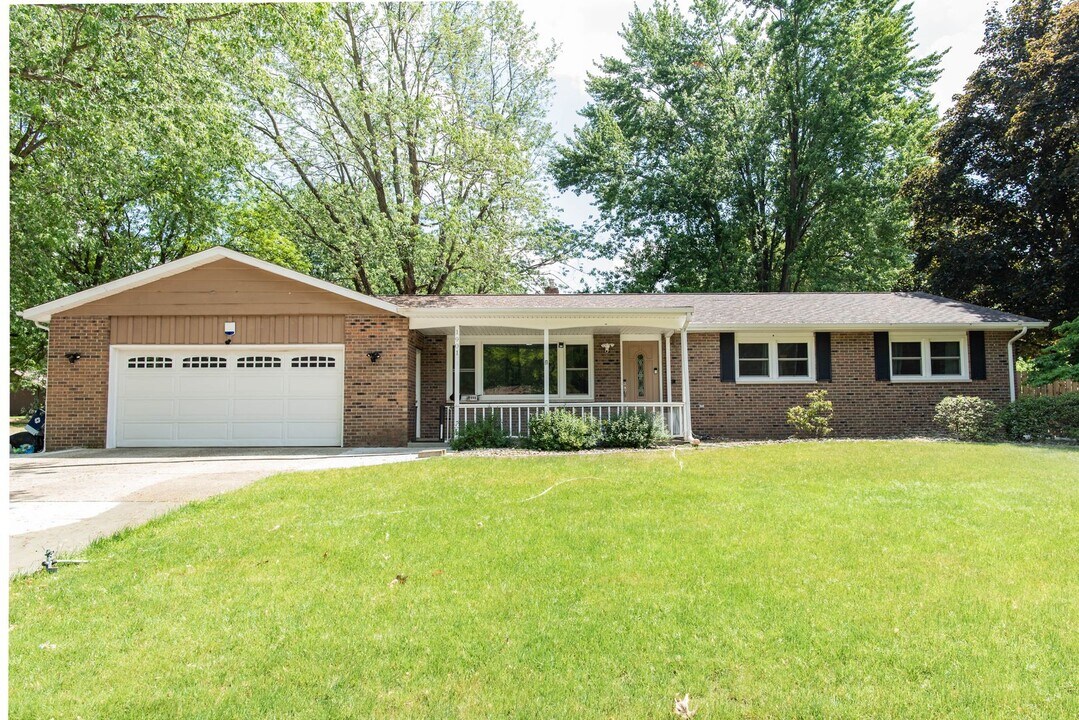 1901 Charter Ave in Portage, MI - Building Photo