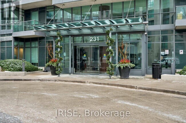 231 Fort York Blvd in Toronto, ON - Building Photo - Building Photo