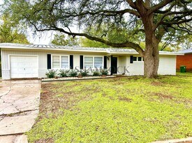 2217 N 49th St in Waco, TX - Building Photo