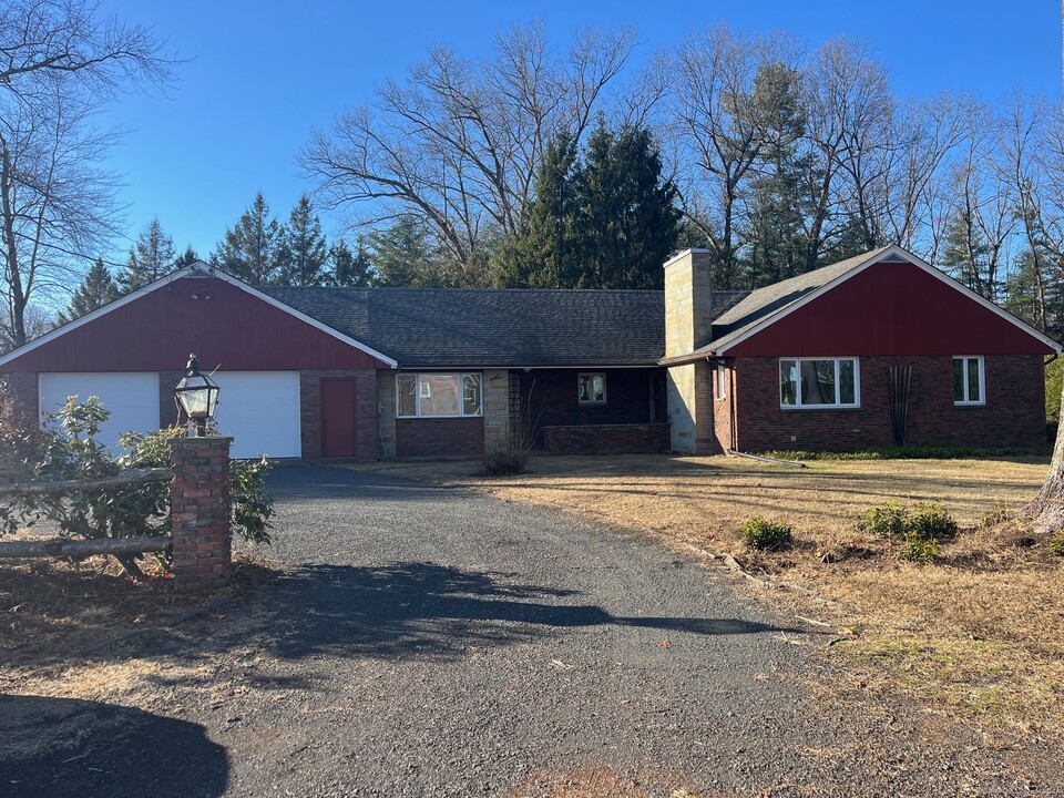 1416 Silver Ln in East Hartford, CT - Building Photo