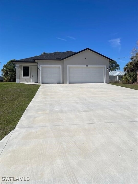 5002 Gramercy Rd in La Belle, FL - Building Photo
