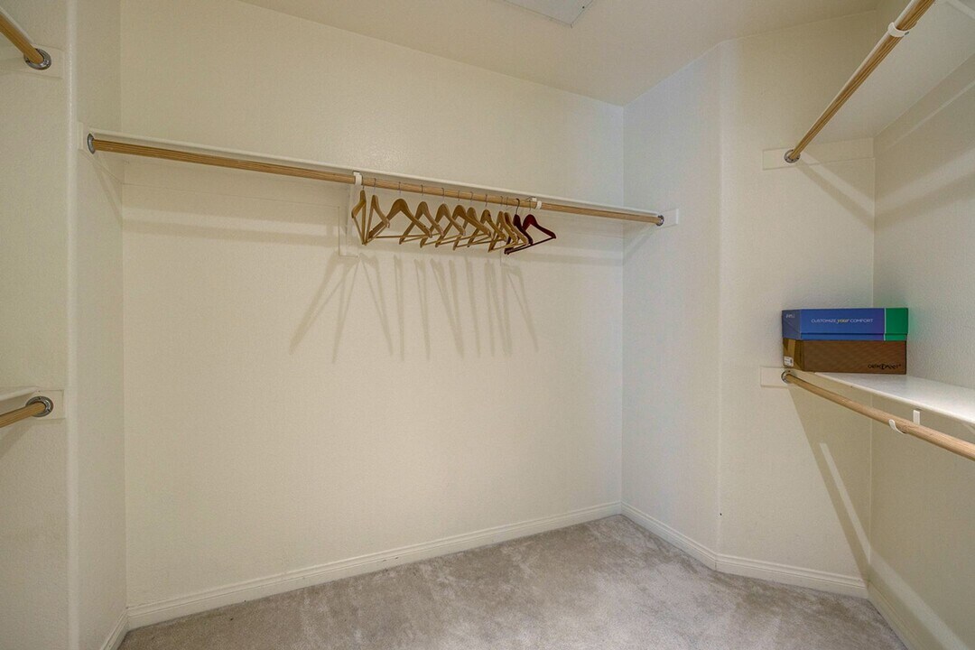 26 E Serene Ave in Las Vegas, NV - Building Photo