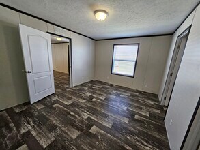 1 Lou Henry Ln in West Branch, IA - Building Photo - Building Photo