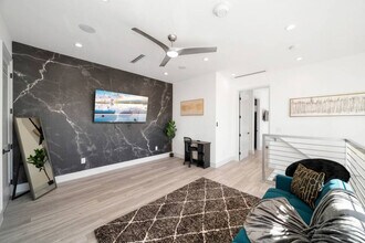 1621 NE 4th Pl, Unit SI ID1369643P in Fort Lauderdale, FL - Foto de edificio - Building Photo