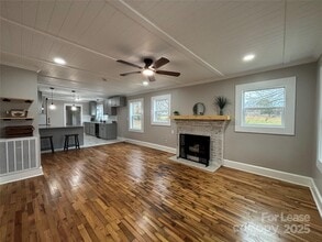 410 Gann St in Lowell, NC - Building Photo - Building Photo