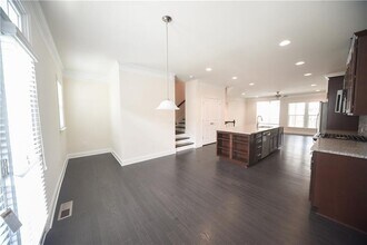 1952 Golden Gate Ln in Decatur, GA - Foto de edificio - Building Photo