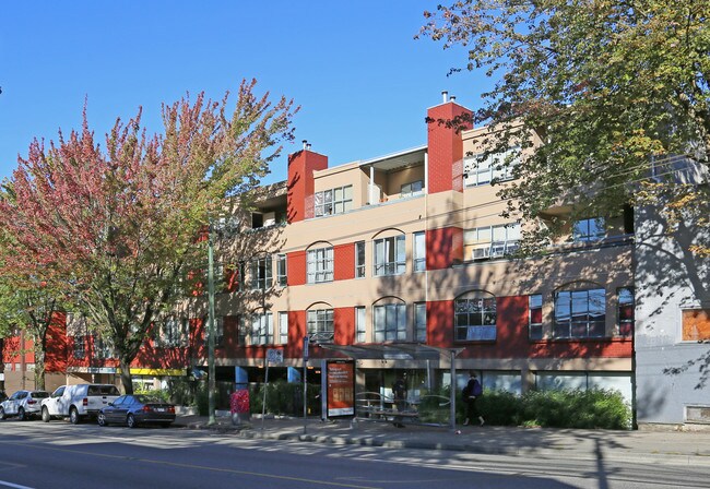 2928 Commercial Dr