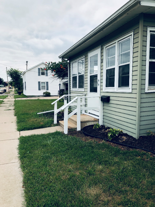 310 E Saratoga St in Tomah, WI - Foto de edificio