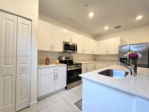 2761 NW 55th Way in Lauderhill, FL - Foto de edificio - Building Photo