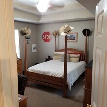 1827 N Pine Crest Ave in Fayetteville, AR - Building Photo - Building Photo