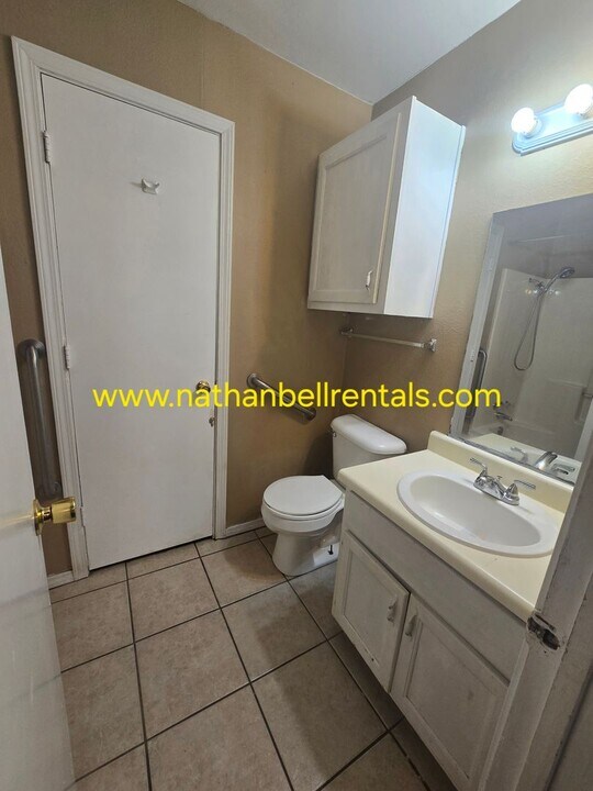 1022 3rd St SW in Paris, TX - Building Photo