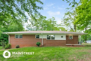 4130 Davbow Dr in Pfafftown, NC - Building Photo