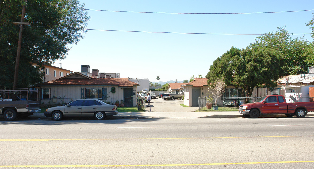 16410-16416 Vanowen St in Van Nuys, CA - Building Photo