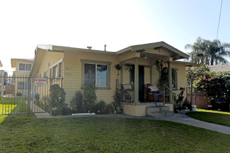 7630 Pickering Ave in Whittier, CA - Foto de edificio - Building Photo